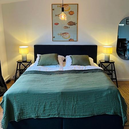 Feelslikehome - Urbane Altbauwohnung Mit Dachterasse& Parkplatz Bochum Bagian luar foto