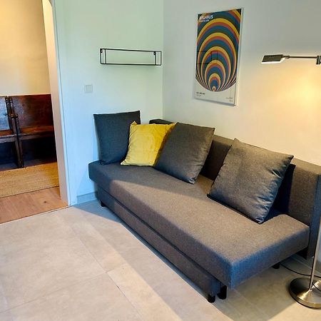 Feelslikehome - Urbane Altbauwohnung Mit Dachterasse& Parkplatz Bochum Bagian luar foto