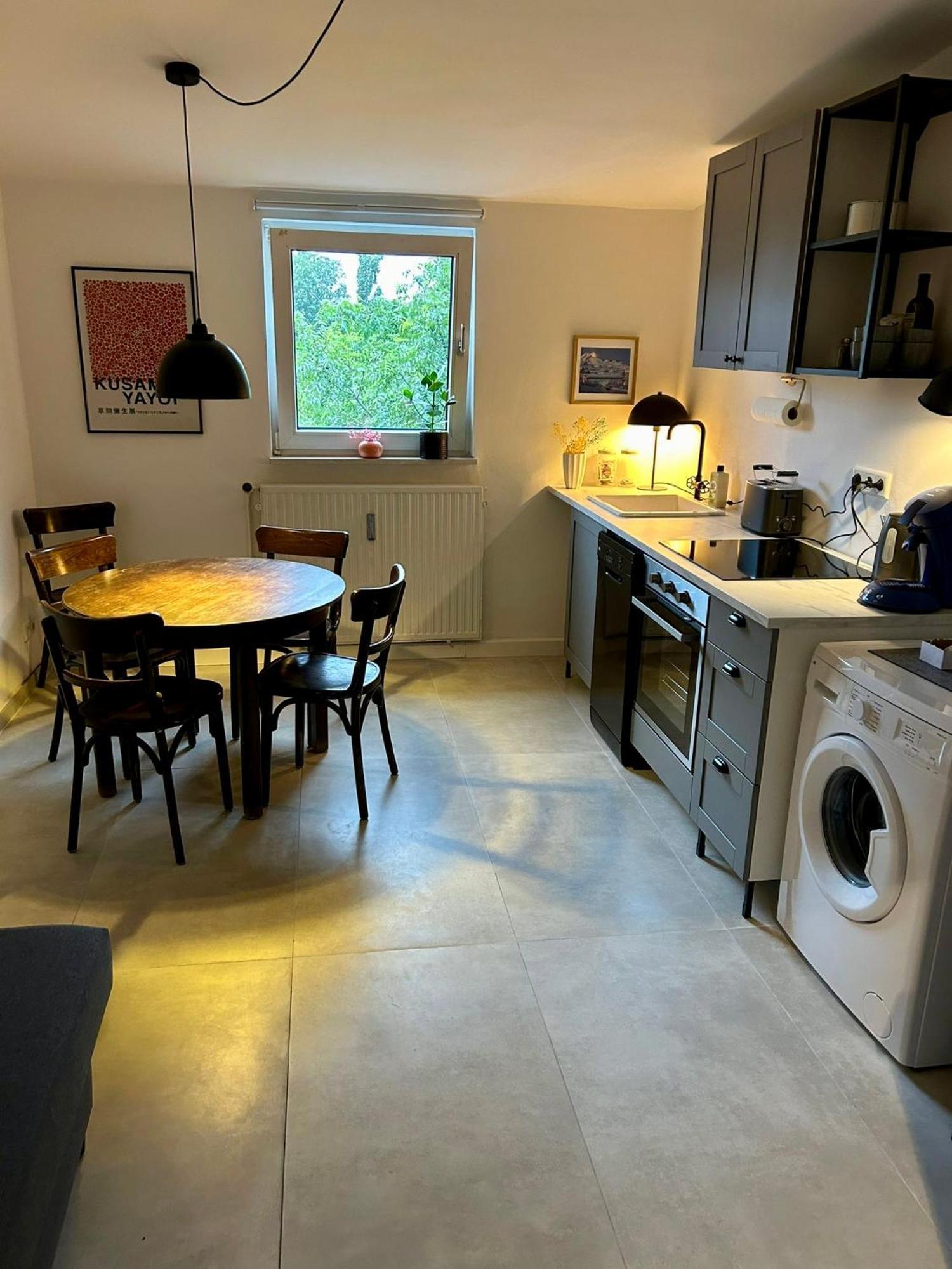 Feelslikehome - Urbane Altbauwohnung Mit Dachterasse& Parkplatz Bochum Bagian luar foto
