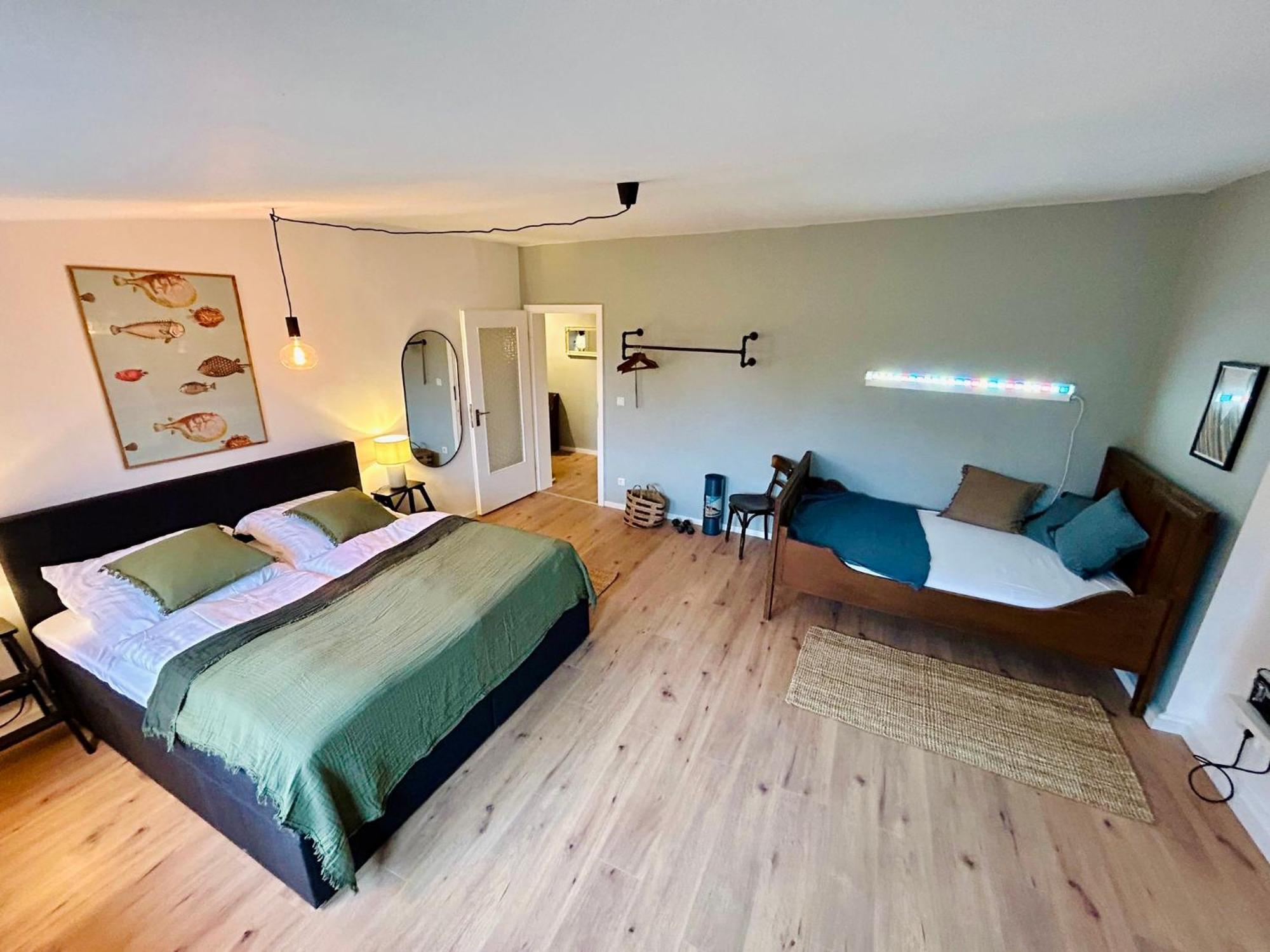 Feelslikehome - Urbane Altbauwohnung Mit Dachterasse& Parkplatz Bochum Bagian luar foto