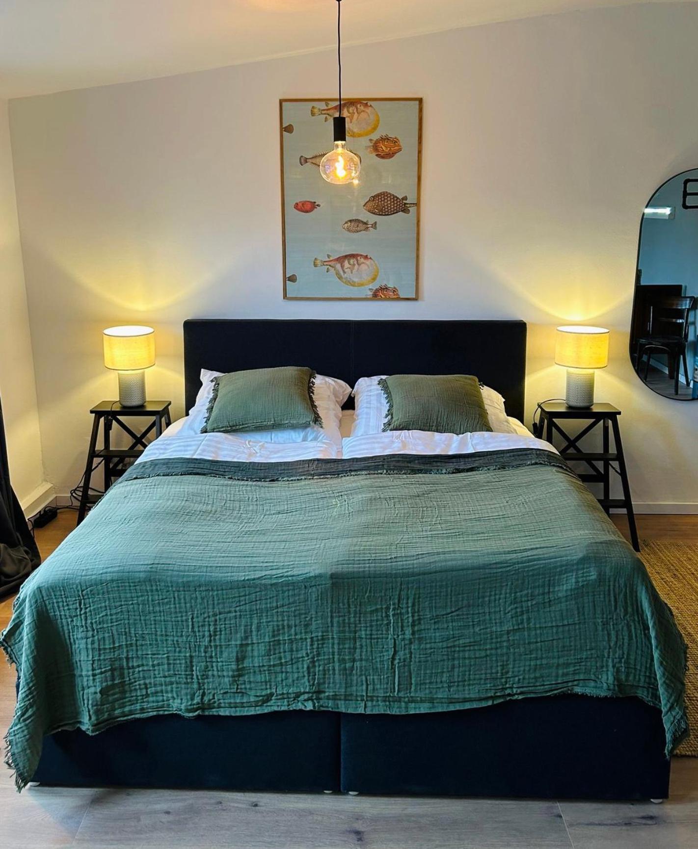 Feelslikehome - Urbane Altbauwohnung Mit Dachterasse& Parkplatz Bochum Bagian luar foto