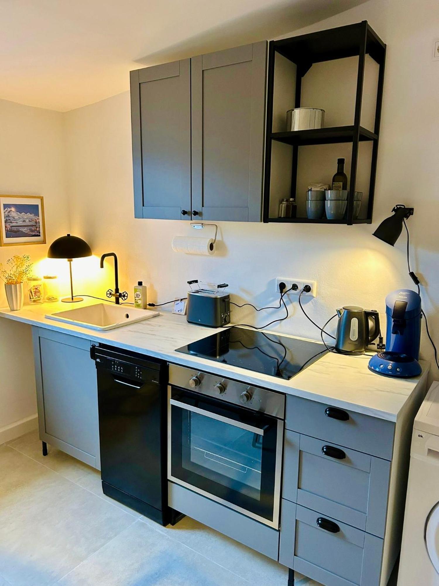 Feelslikehome - Urbane Altbauwohnung Mit Dachterasse& Parkplatz Bochum Bagian luar foto