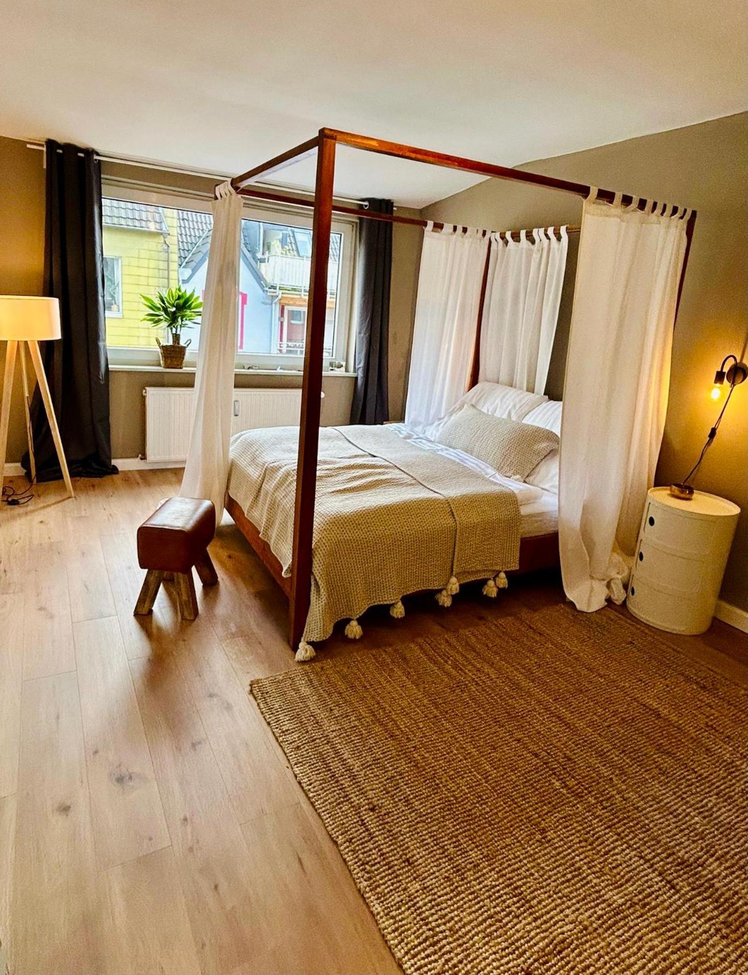 Feelslikehome - Urbane Altbauwohnung Mit Dachterasse& Parkplatz Bochum Bagian luar foto