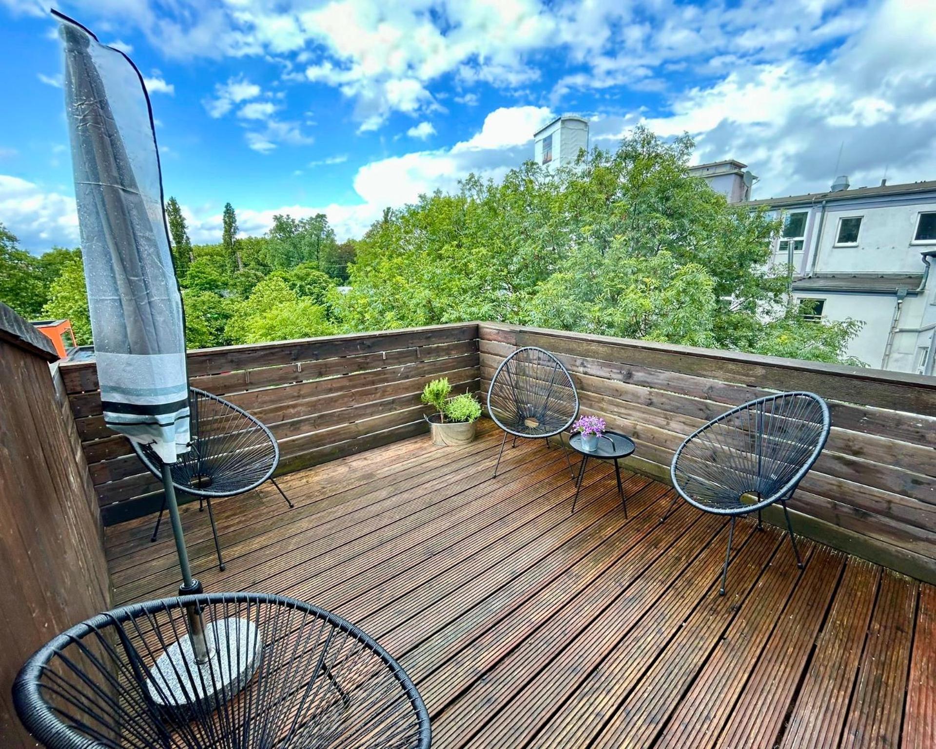 Feelslikehome - Urbane Altbauwohnung Mit Dachterasse& Parkplatz Bochum Bagian luar foto