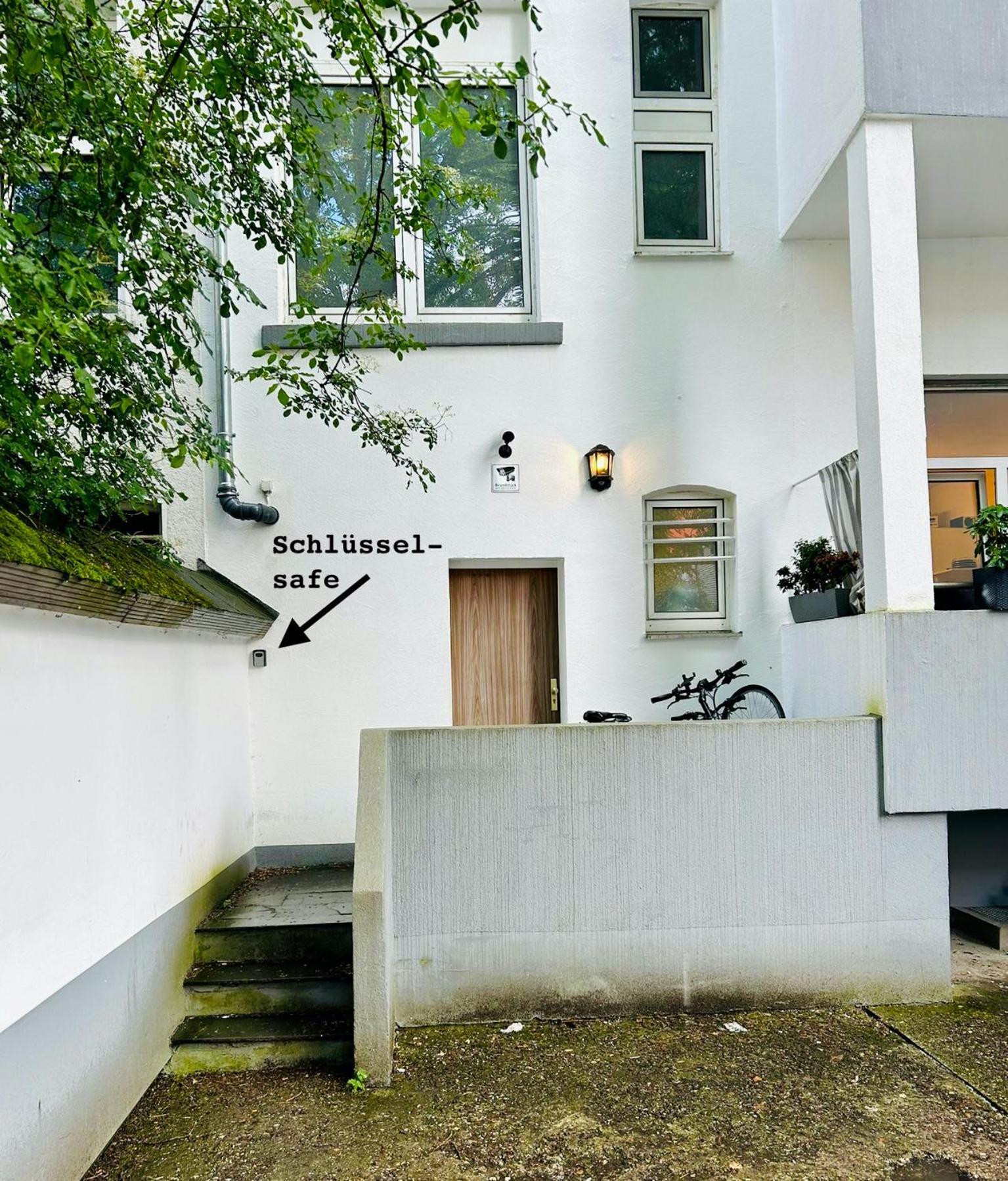 Feelslikehome - Urbane Altbauwohnung Mit Dachterasse& Parkplatz Bochum Bagian luar foto