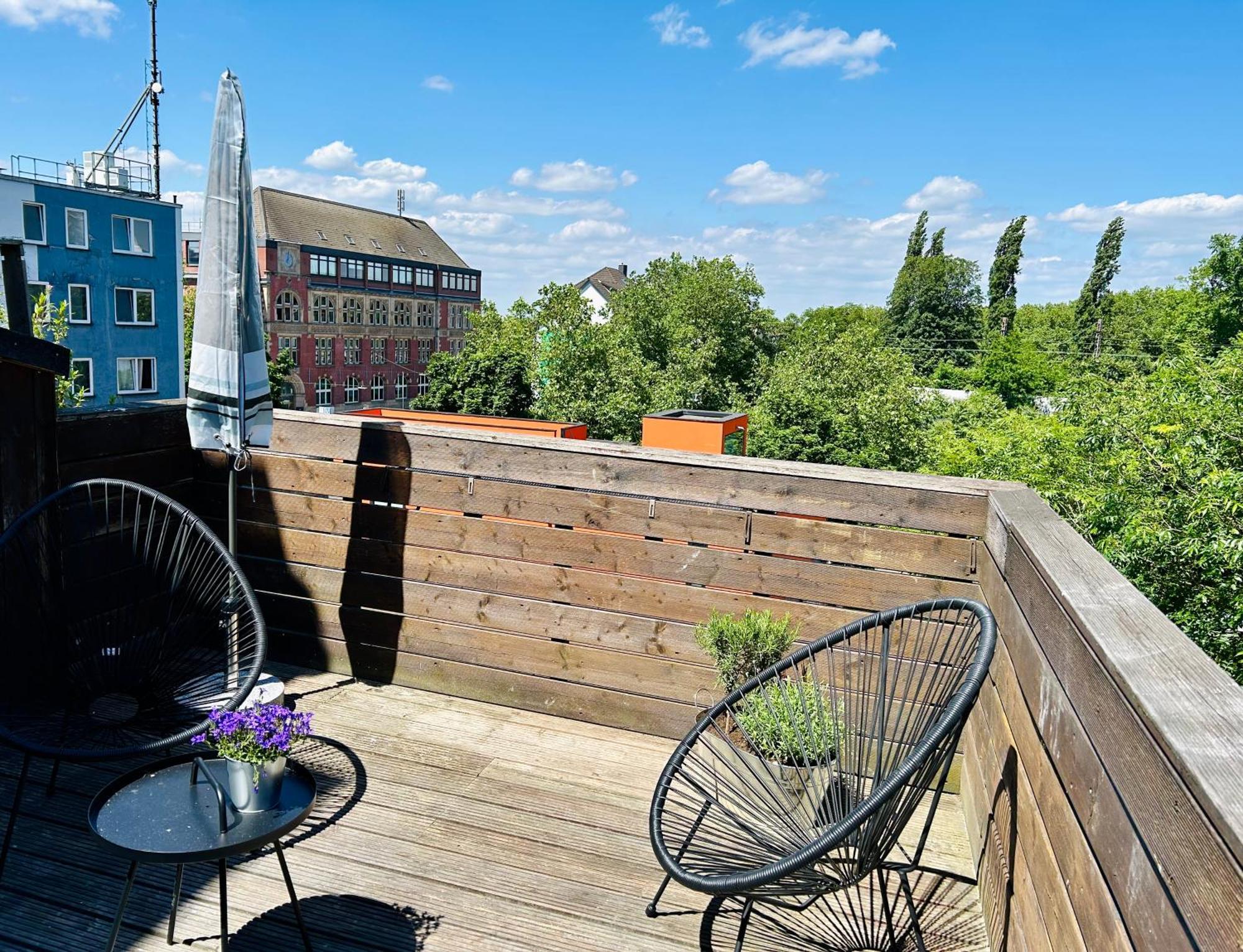 Feelslikehome - Urbane Altbauwohnung Mit Dachterasse& Parkplatz Bochum Bagian luar foto